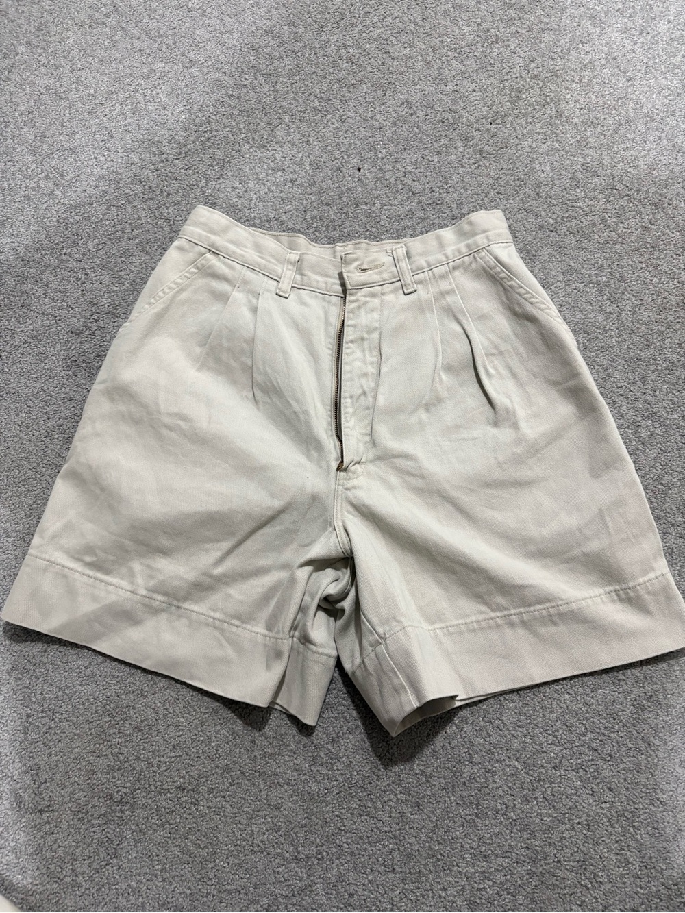 Vintage Pleated Cotton Shorts in Light Beige